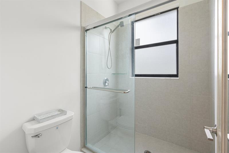 Image 27 of 36 For 20350 6th Pl