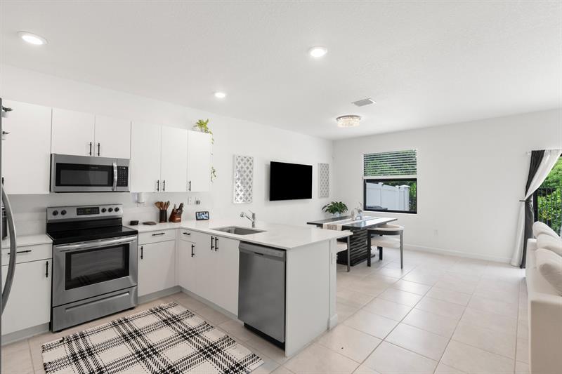 Image 5 of 36 For 20350 6th Pl