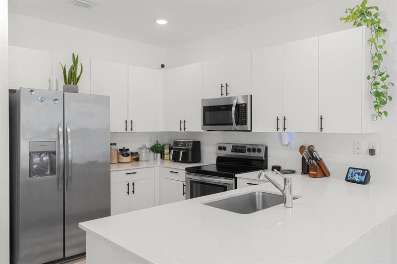 Image 6 of 36 For 20350 6th Pl