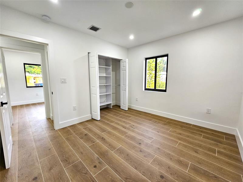 Image 21 of 52 For 1561 23rd Ave