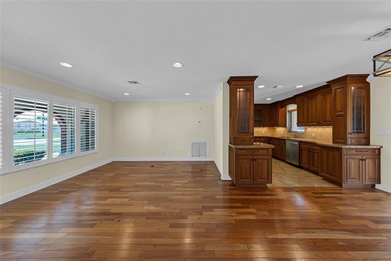 Image 10 of 47 For 2141 52nd St