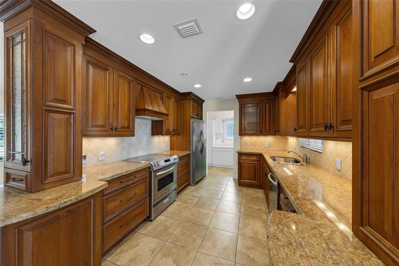 Image 11 of 47 For 2141 52nd St