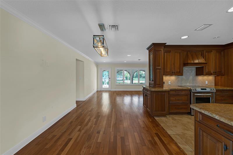 Image 14 of 47 For 2141 52nd St