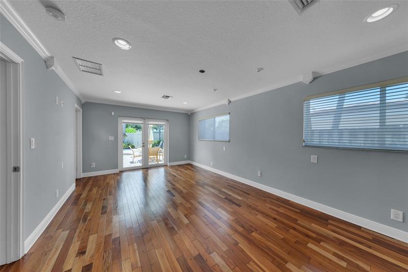 Image 19 of 47 For 2141 52nd St