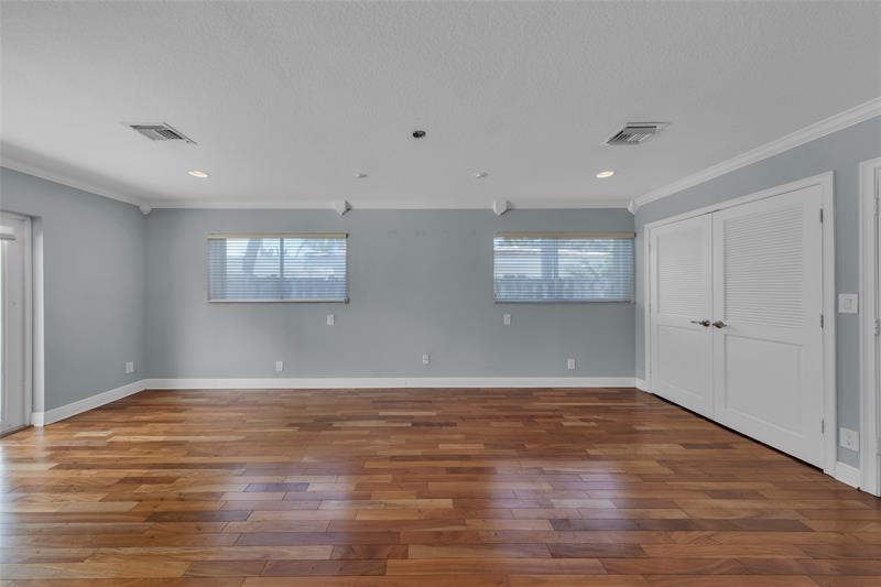 Image 20 of 47 For 2141 52nd St