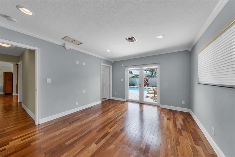 Image 21 of 47 For 2141 52nd St