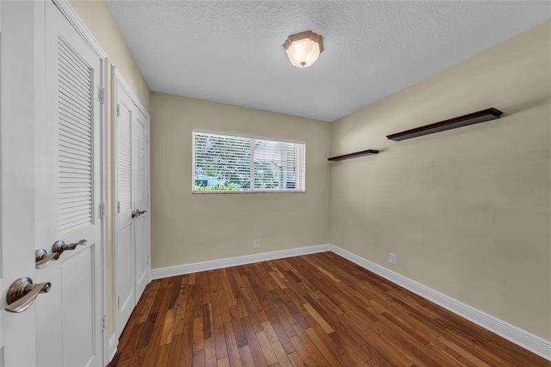 Image 22 of 47 For 2141 52nd St