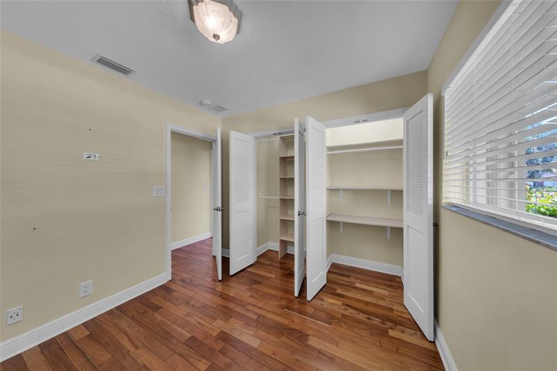 Image 23 of 47 For 2141 52nd St
