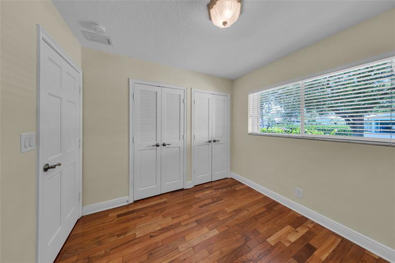 Image 25 of 47 For 2141 52nd St