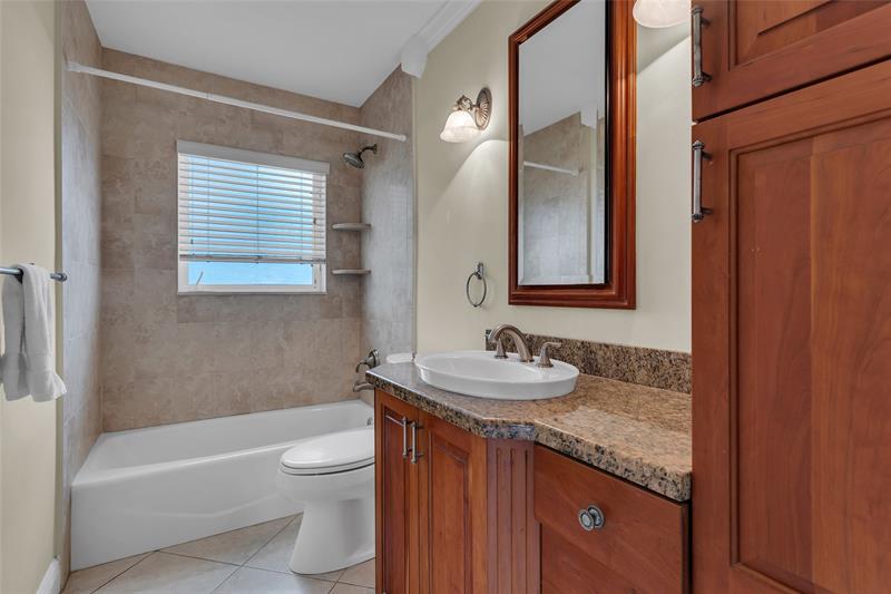 Image 26 of 47 For 2141 52nd St