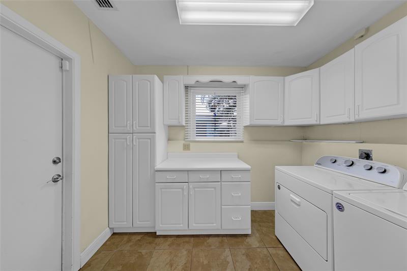 Image 27 of 47 For 2141 52nd St