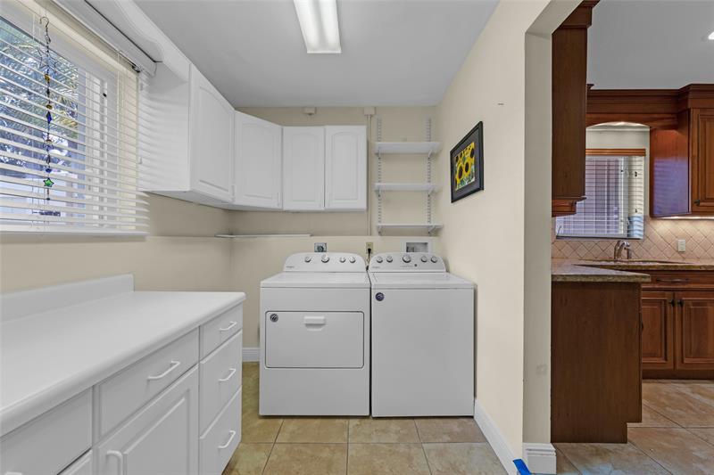 Image 28 of 47 For 2141 52nd St