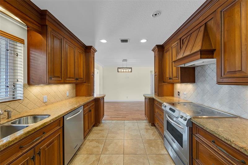 Image 29 of 47 For 2141 52nd St