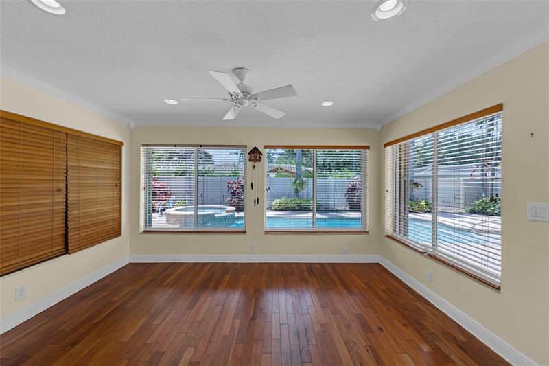 Image 33 of 47 For 2141 52nd St