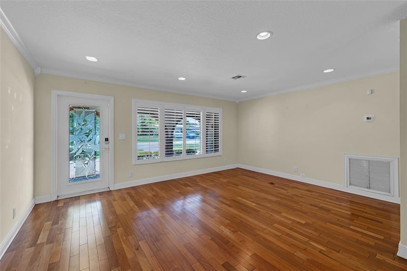 Image 7 of 47 For 2141 52nd St