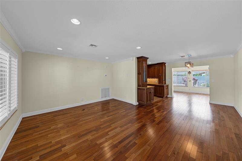 Image 9 of 47 For 2141 52nd St