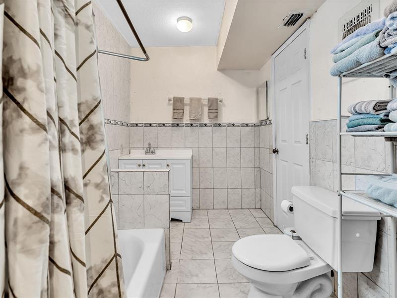 Image 14 of 53 For 4220 49th Ave