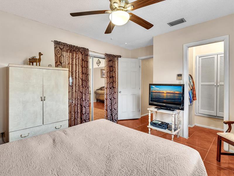 Image 18 of 53 For 4220 49th Ave