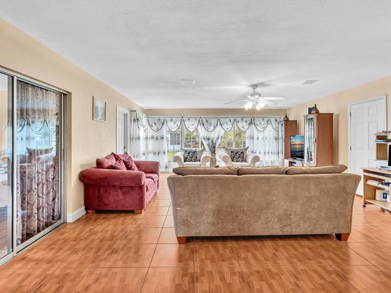 Image 20 of 53 For 4220 49th Ave