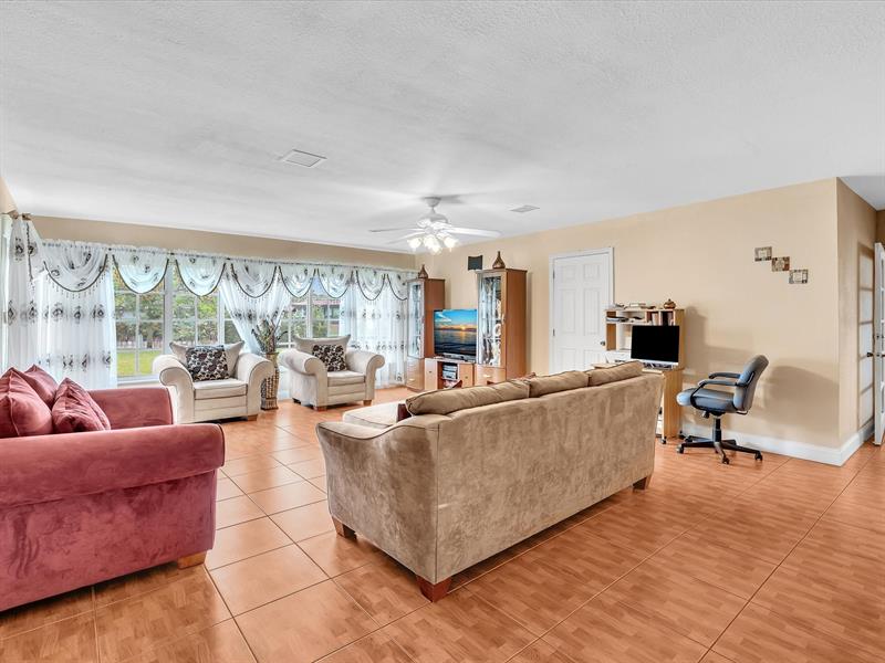 Image 21 of 53 For 4220 49th Ave