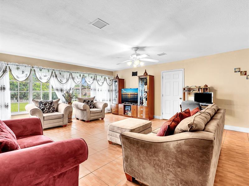 Image 23 of 53 For 4220 49th Ave