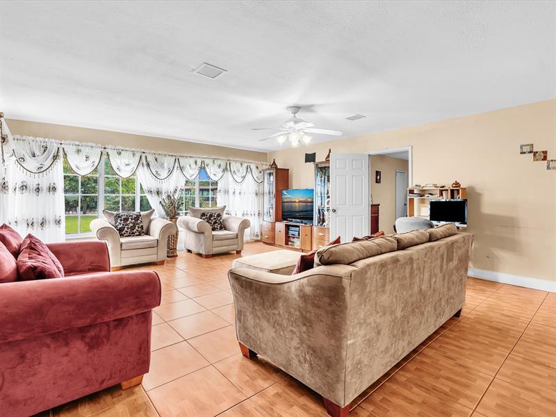 Image 24 of 53 For 4220 49th Ave