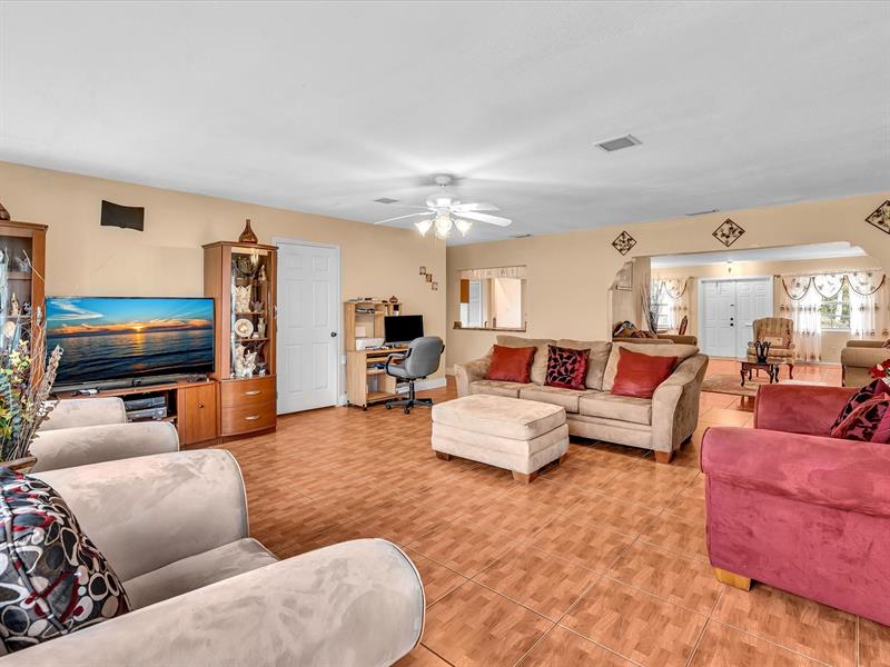 Image 32 of 53 For 4220 49th Ave