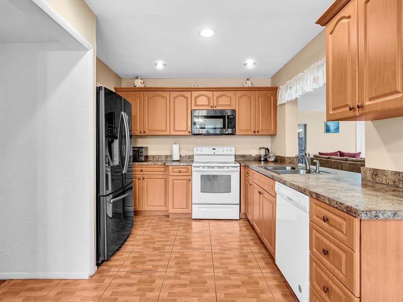 Image 36 of 53 For 4220 49th Ave