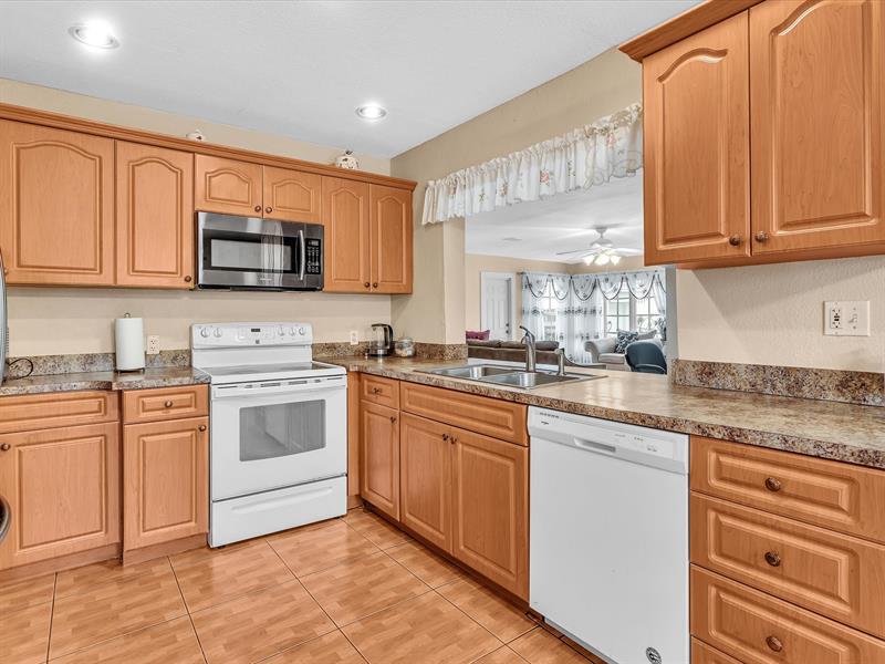 Image 37 of 53 For 4220 49th Ave
