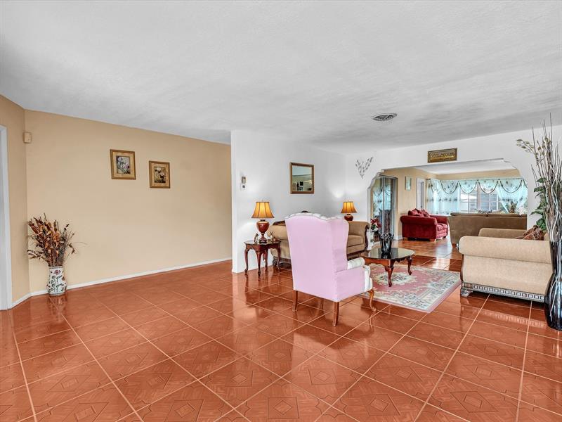 Image 5 of 53 For 4220 49th Ave