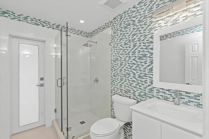 Image 15 of 75 For 257 32nd Rd  