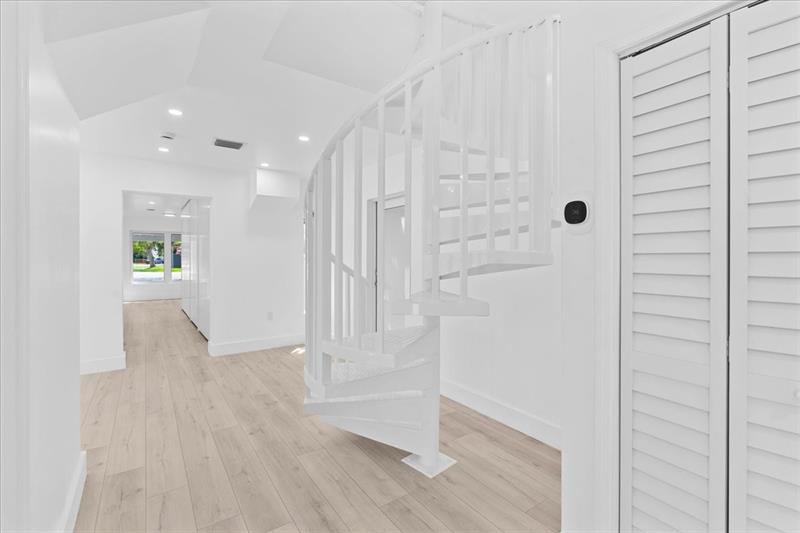 Image 23 of 75 For 257 32nd Rd  