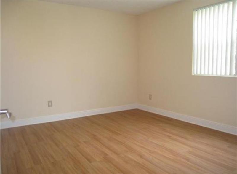 Image 3 of 8 For 1241 46th Ave  1002