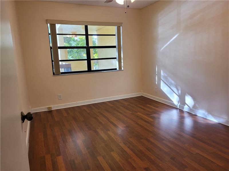 Image 11 of 16 For 2027 Coral Ridge Dr  206 S