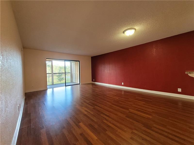 Image 13 of 16 For 2027 Coral Ridge Dr  206 S
