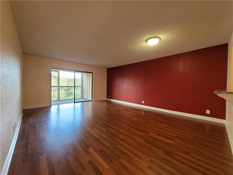 Image 14 of 16 For 2027 Coral Ridge Dr  206 S