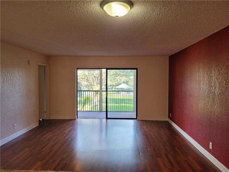 Image 15 of 16 For 2027 Coral Ridge Dr  206 S