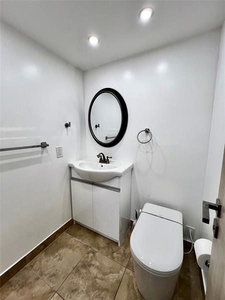 Image 19 of 53 For 405 Ocean Blvd  1124