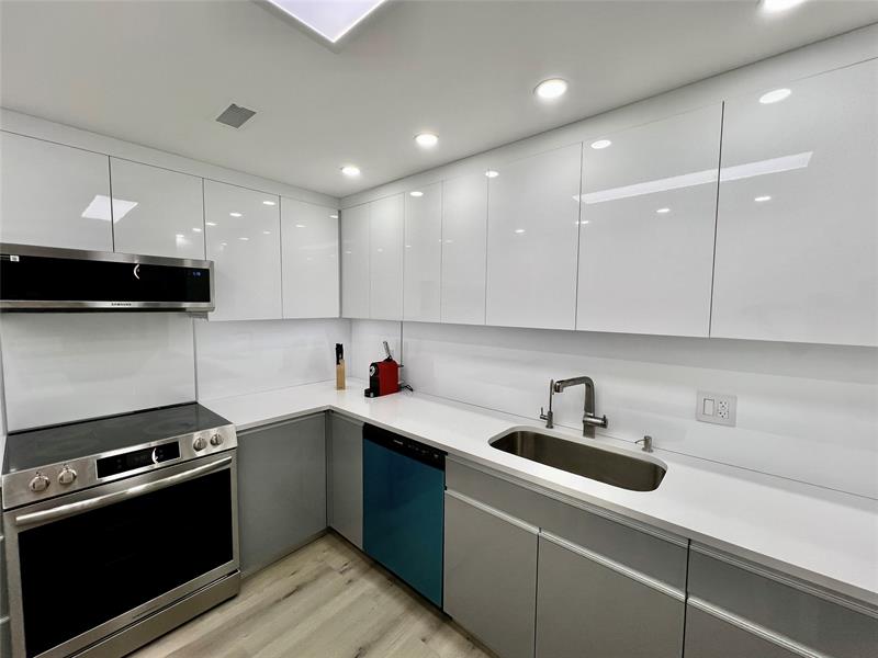Image 3 of 53 For 405 Ocean Blvd  1124