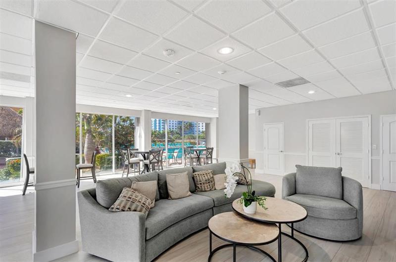 Image 37 of 53 For 405 Ocean Blvd  1124