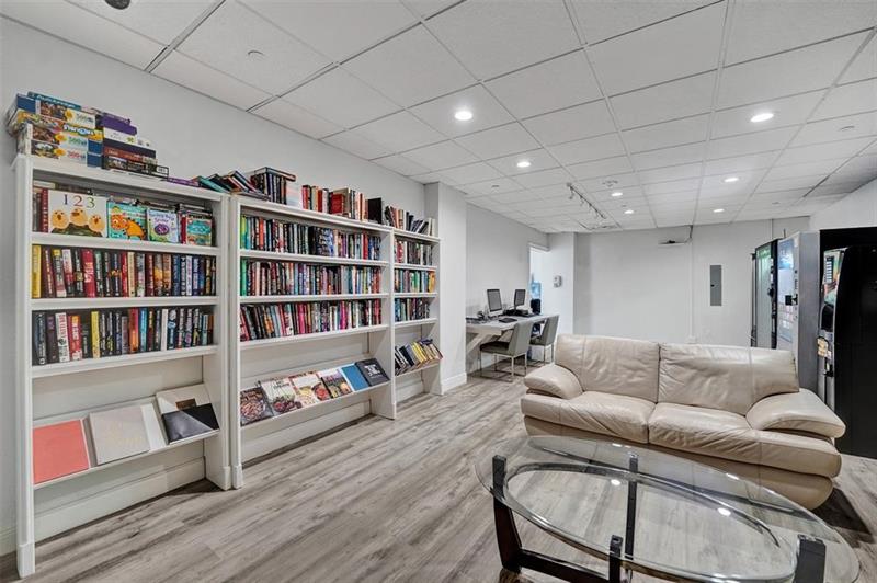 Image 43 of 53 For 405 Ocean Blvd  1124