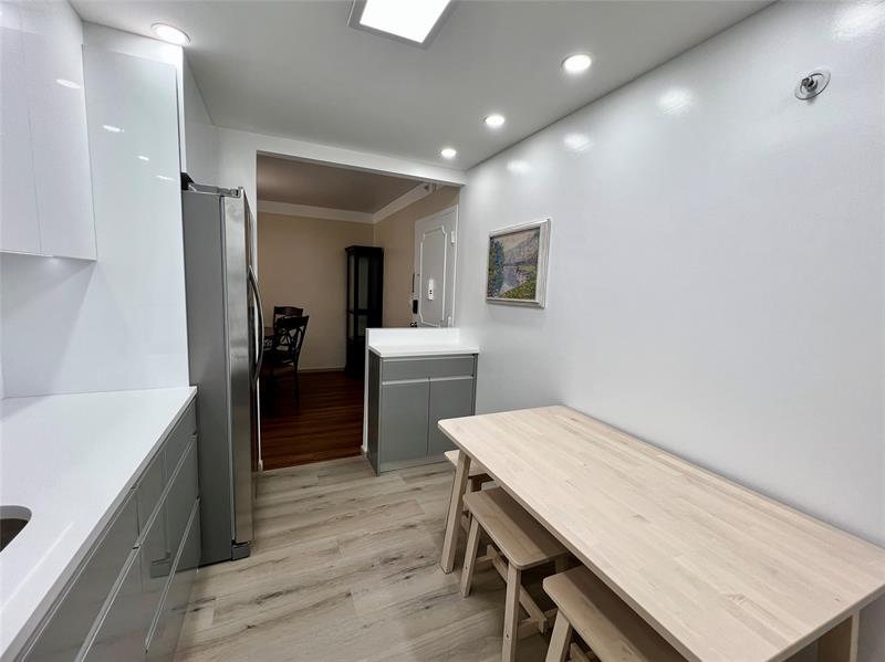Image 6 of 53 For 405 Ocean Blvd  1124