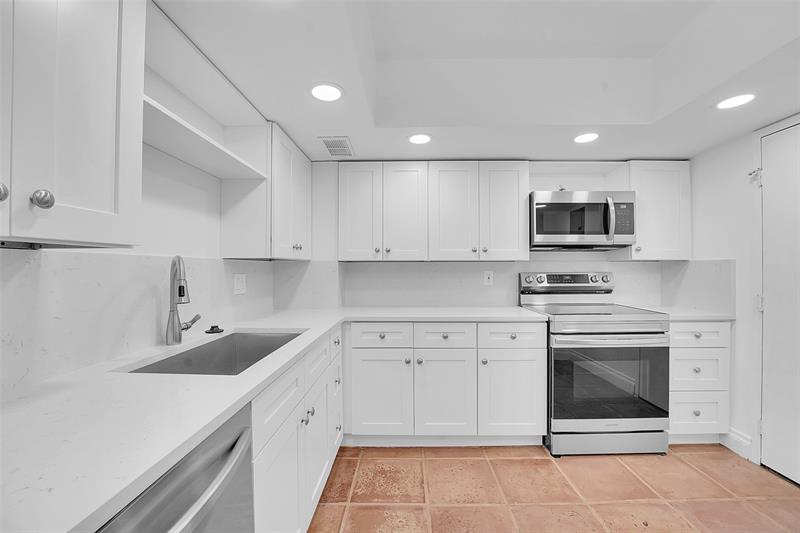 Image 16 of 43 For 3450 Ocean Boulevard  6180