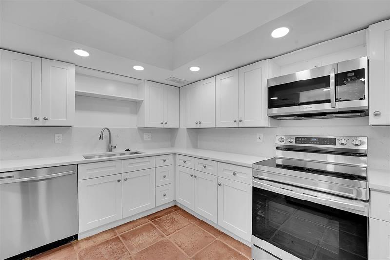 Image 17 of 43 For 3450 Ocean Boulevard  6180