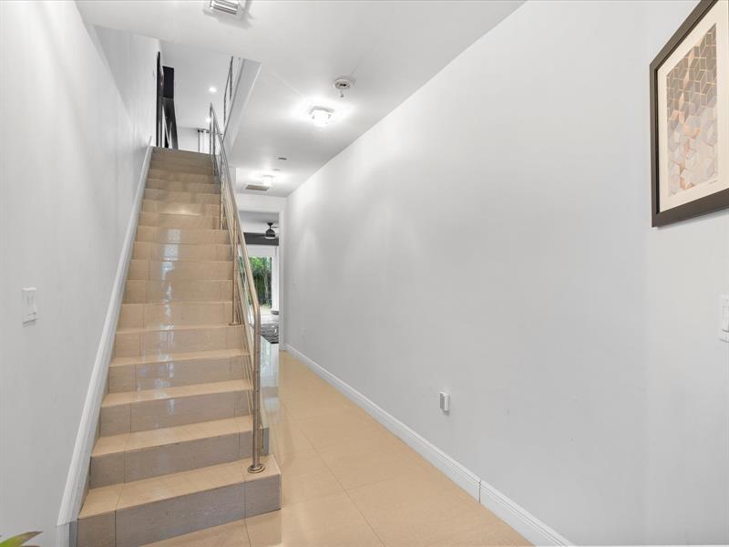 Image 18 of 26 For 832 19th Ave  832