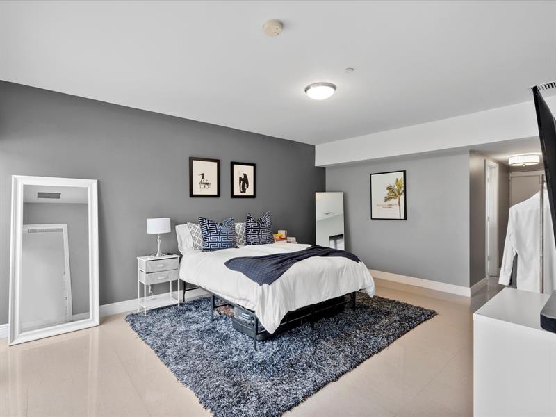 Image 21 of 26 For 832 19th Ave  832