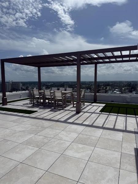 Image 34 of 40 For 4020 Galt Ocean Dr  1707
