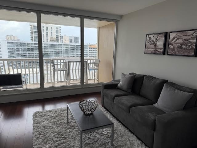 Image 8 of 40 For 4020 Galt Ocean Dr  1707