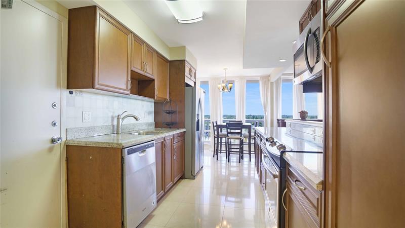 Image 24 of 67 For 4020 Galt Ocean Dr  501