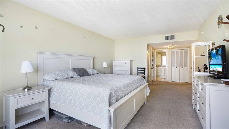 Image 28 of 67 For 4020 Galt Ocean Dr  501